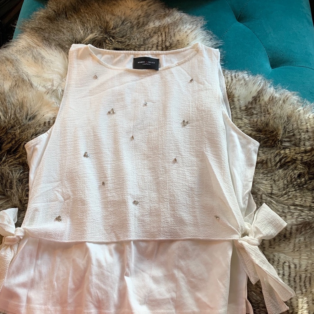 NWT Romeo & Juliet white top